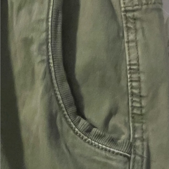 🆕 NWT STYLE & CO ROLL CUFF SHORT IN OLIVE DRAB (S) - Picture 4 of 6